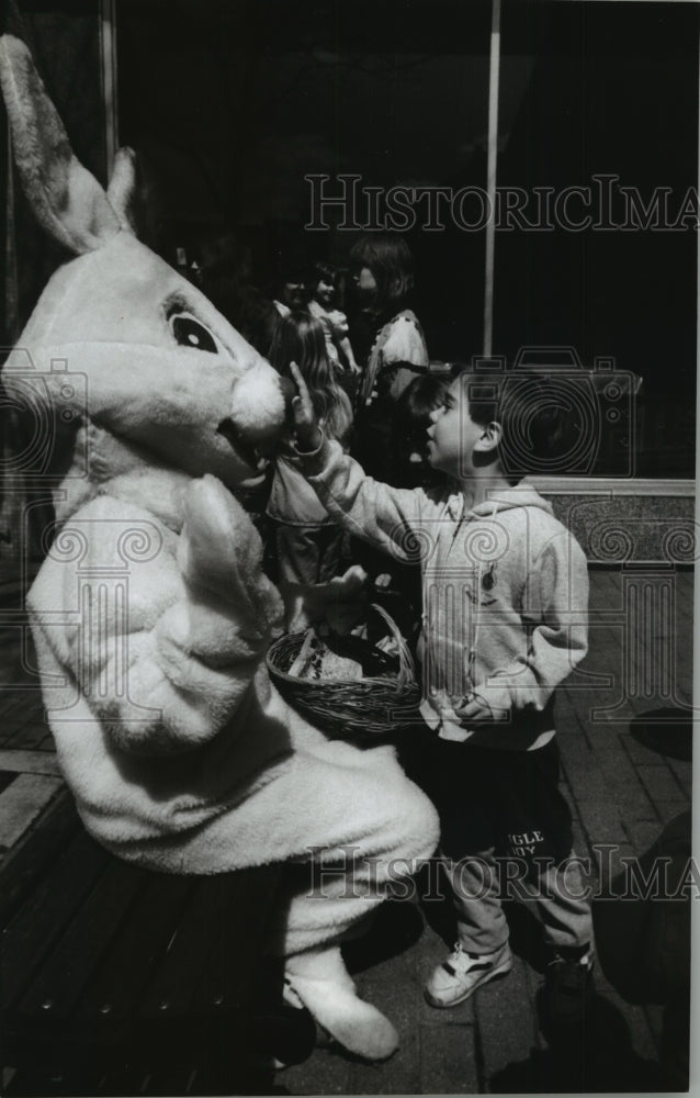 1993 Press Photo Alex Thurner with costumed Easter bunny- Historic Images