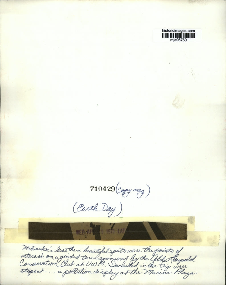 1971 Press Photo Tour by Old Leopold Conservation Club at UWM in Milwaukee.