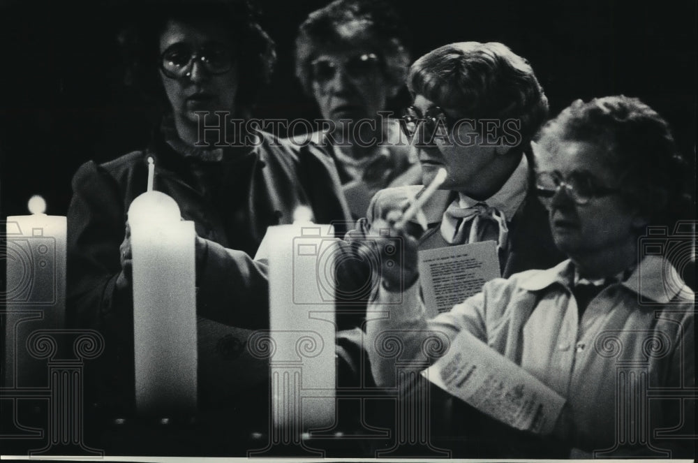 1986 Press Photo School of Sisters of Saint Francis Light Candles for March- Historic Images