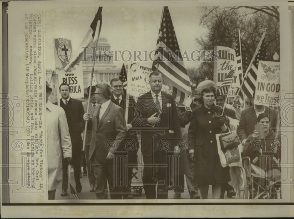 1970 Press Photo Reverend McIntire "Marches for Victory" for Vietnam, D.C.