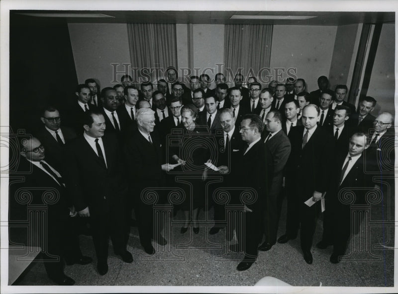 Load image into Gallery viewer, 1962 Press Photo Lawyers who represented in misdemeanor cases were awarded
