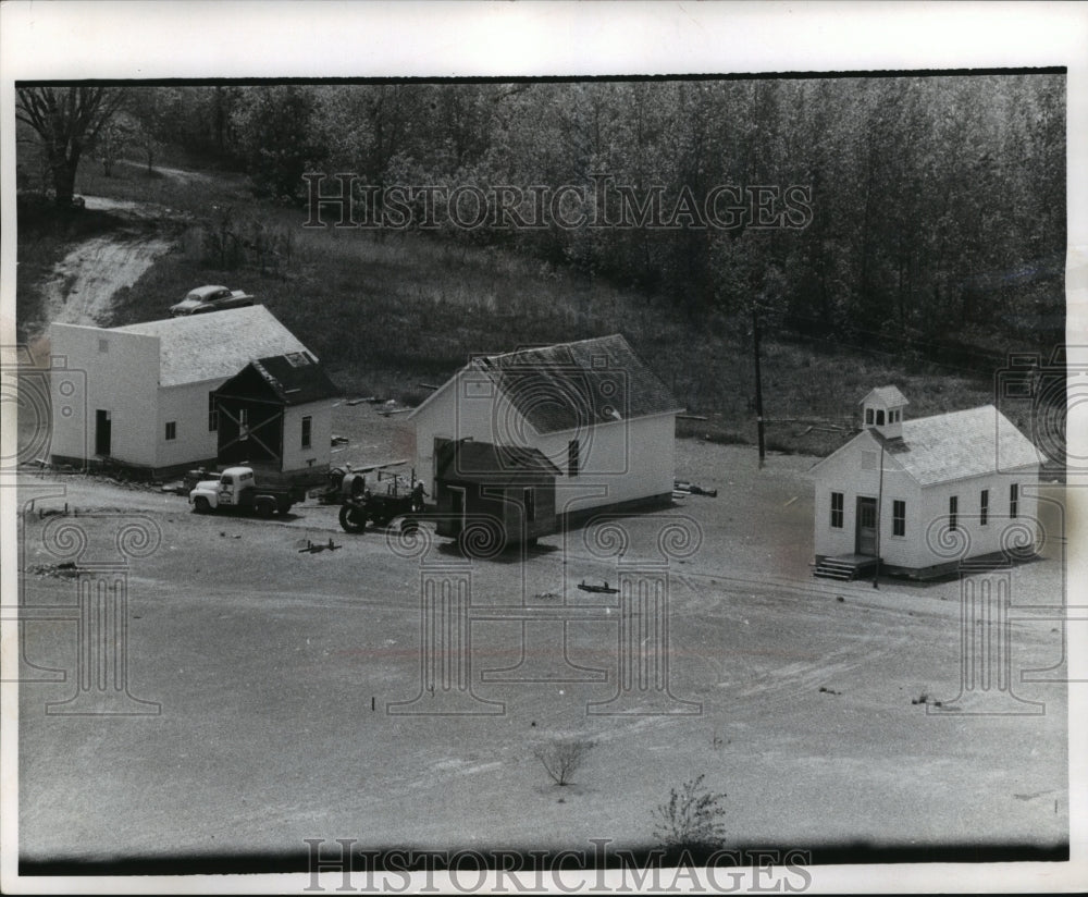 1960 Press Photo Old school houses under construction in Cassville, Wisconsin