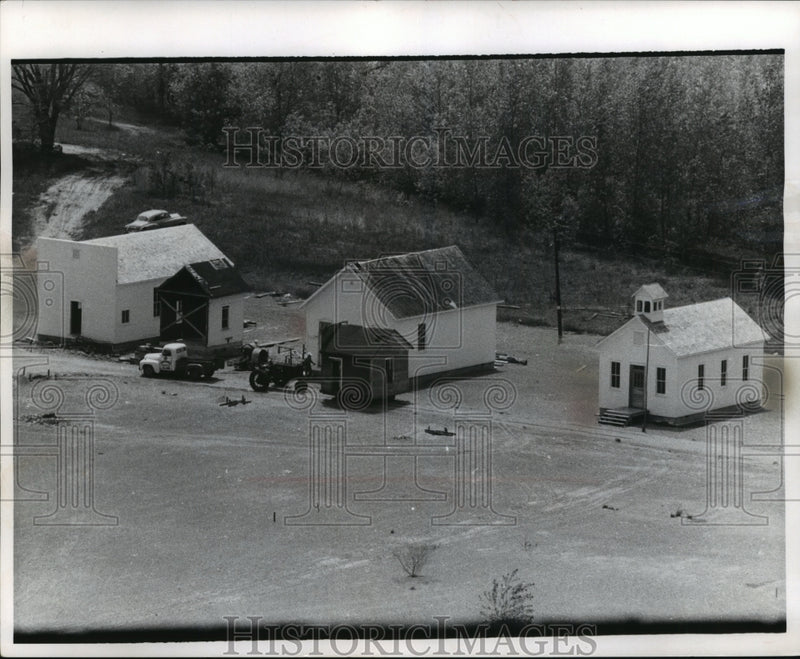 Load image into Gallery viewer, 1960 Press Photo Old school houses under construction in Cassville, Wisconsin
