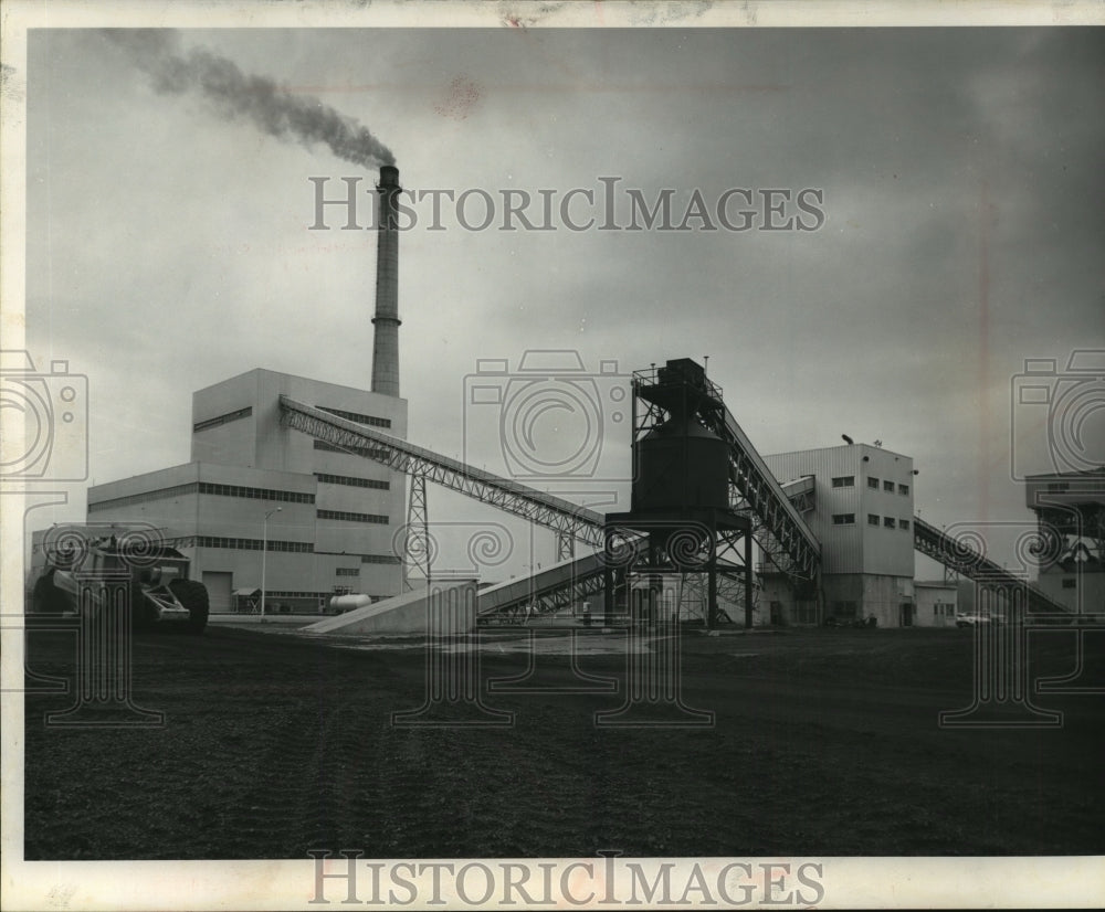 1960 Press Photo A factory during working hours producing coal - mja97793- Historic Images