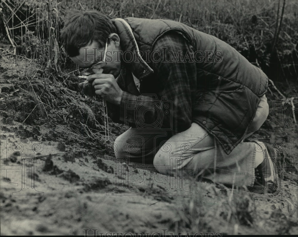  Press Photo Amateur geologist Al Faister in Langlade County looking for diamond- Historic Images