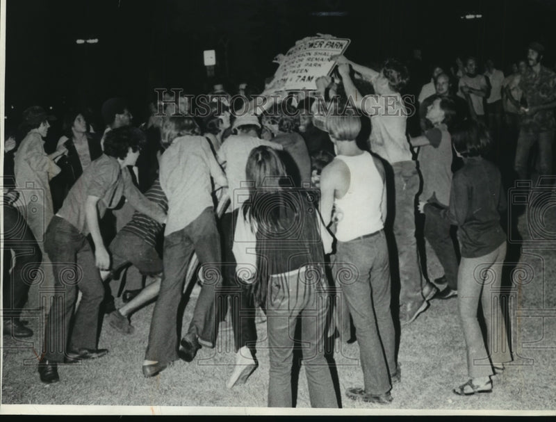 Load image into Gallery viewer, 1970 Press Photo A sign is torn down by curfew protesters in Water Tower Park

