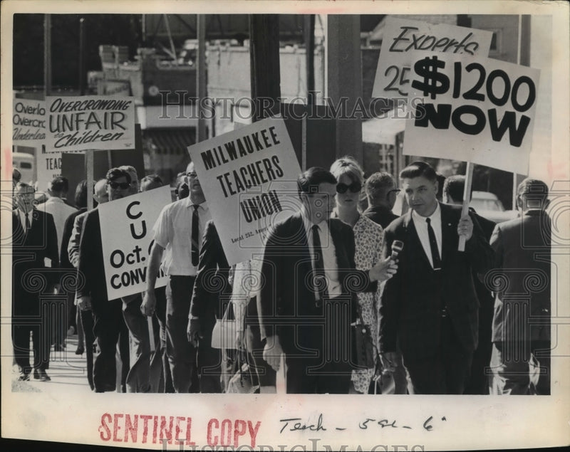 Load image into Gallery viewer, 1966 Press Photo Members of the Milwaukee Teachers Union march in Milwaukee
