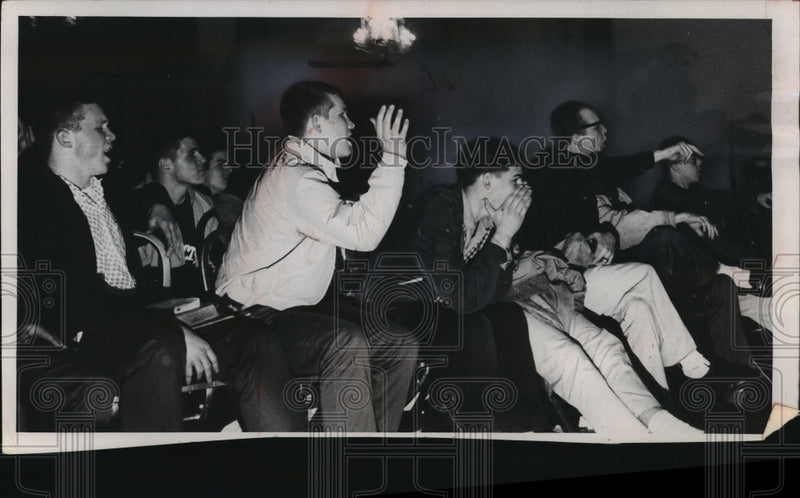 Load image into Gallery viewer, 1961 Press Photo Youths heckled speakers at the Pfister hotel in Milwaukee
