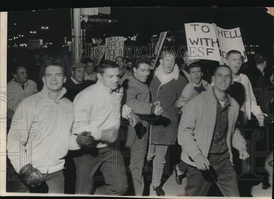1962 Press Photo Students stage demonstration backing Kennedy's blockade of Cuba