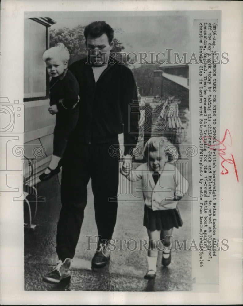 1966 Press Photo British Boxer Brian London takes his children to school- Historic Images