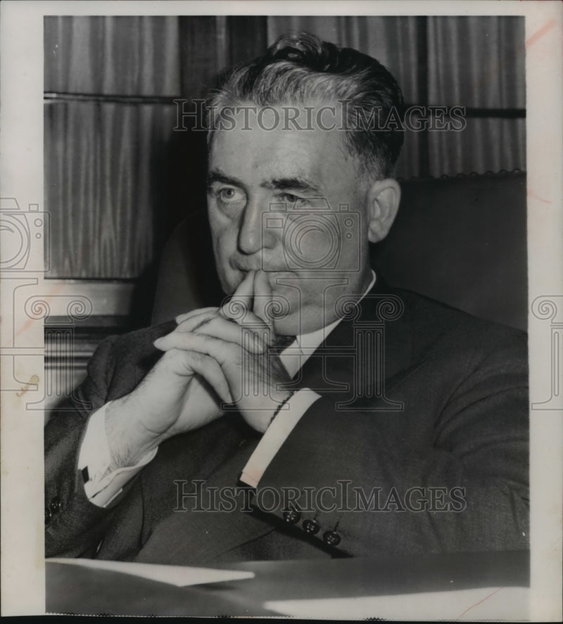 Load image into Gallery viewer, 1953 Press Photo Martin P. Durkin Secretary of labor discussing resignation.
