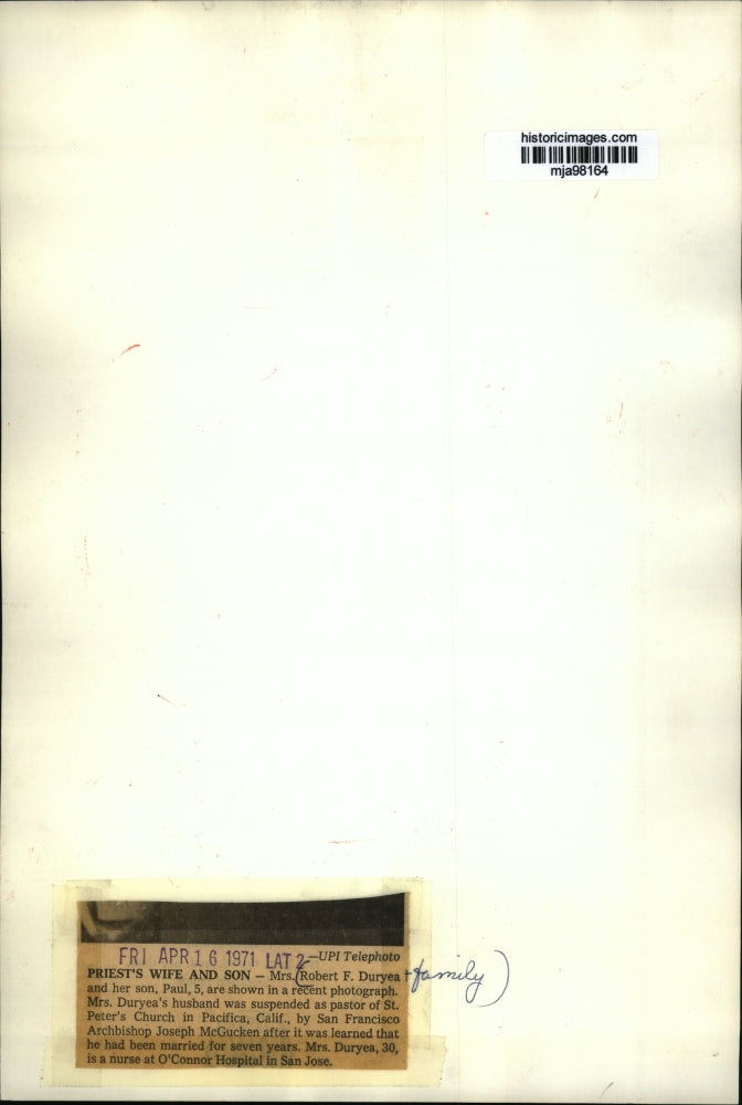 1971 Press Photo Priest Robert Duryea's wife, Mrs. Duryea, and son, Paul