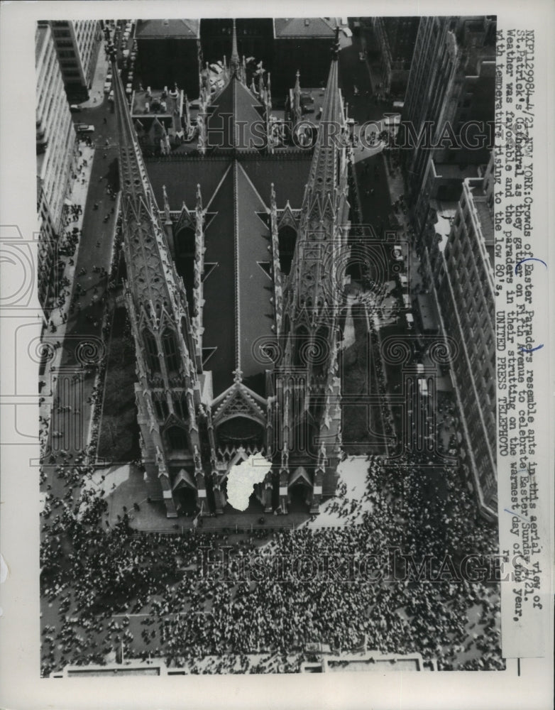 1957 Press Photo Aerial View of Easter Paraders at St. Patrick&#39;s Cathedral in NY- Historic Images