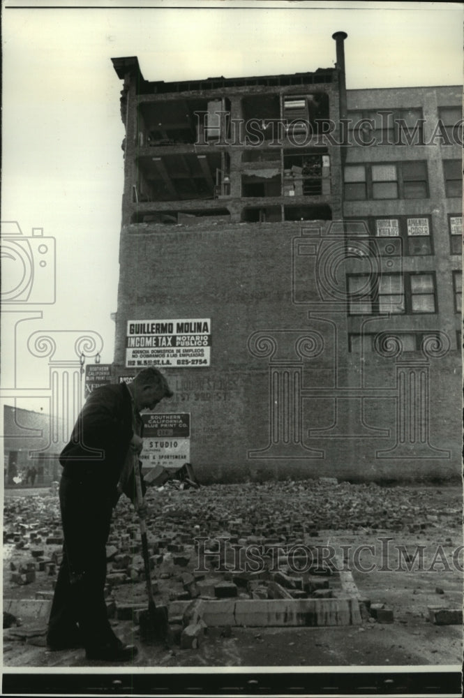 Load image into Gallery viewer, 1971 Press Photo Man Sweeps up Residue after Los Angeles, California Earthquake
