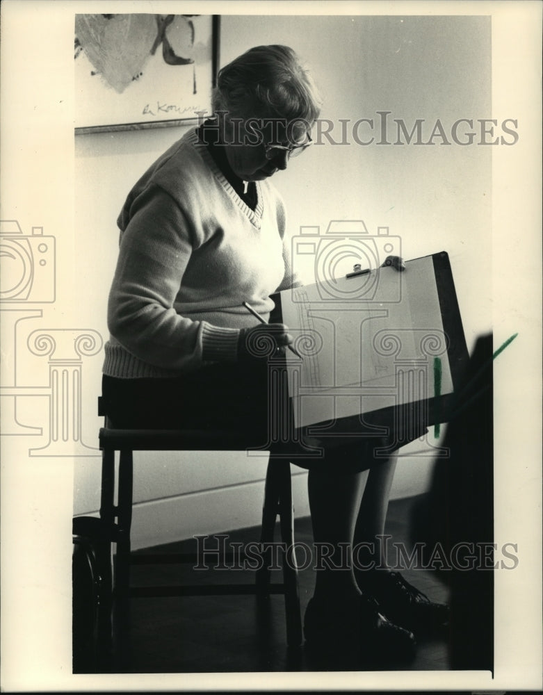 1987 Press Photo Sister Virginia Smith at the Milwaukee Art Museum - Historic Images