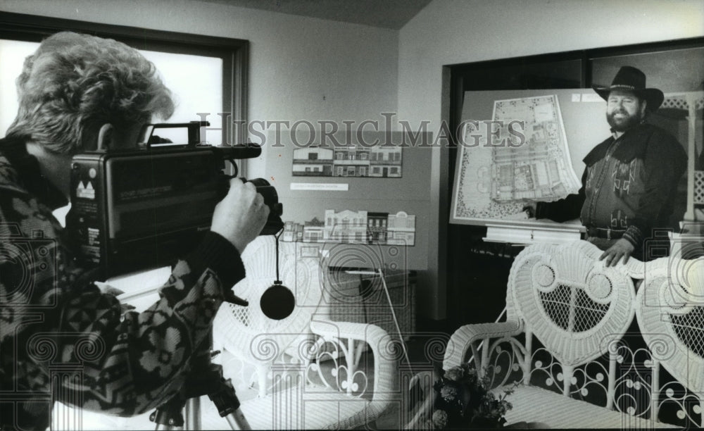 1994 Press Photo Art Dyer uses maps and drawings to create his idea of an arena- Historic Images