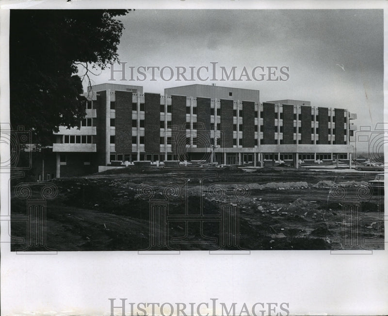 Load image into Gallery viewer, 1969 Press Photo Newly built Elmbrook Memorial Hospital in Brookfield, Wisconsin
