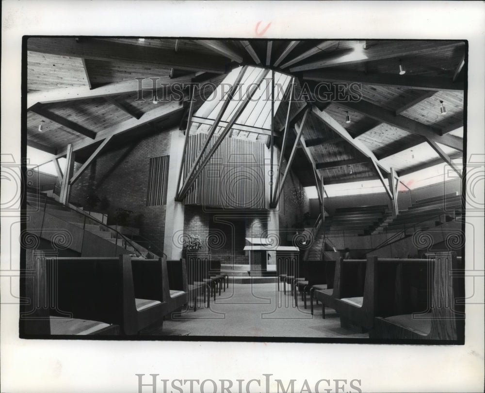 1975 Press Photo The light effects of Elmbrook Church, Brookfield, Wisconsin