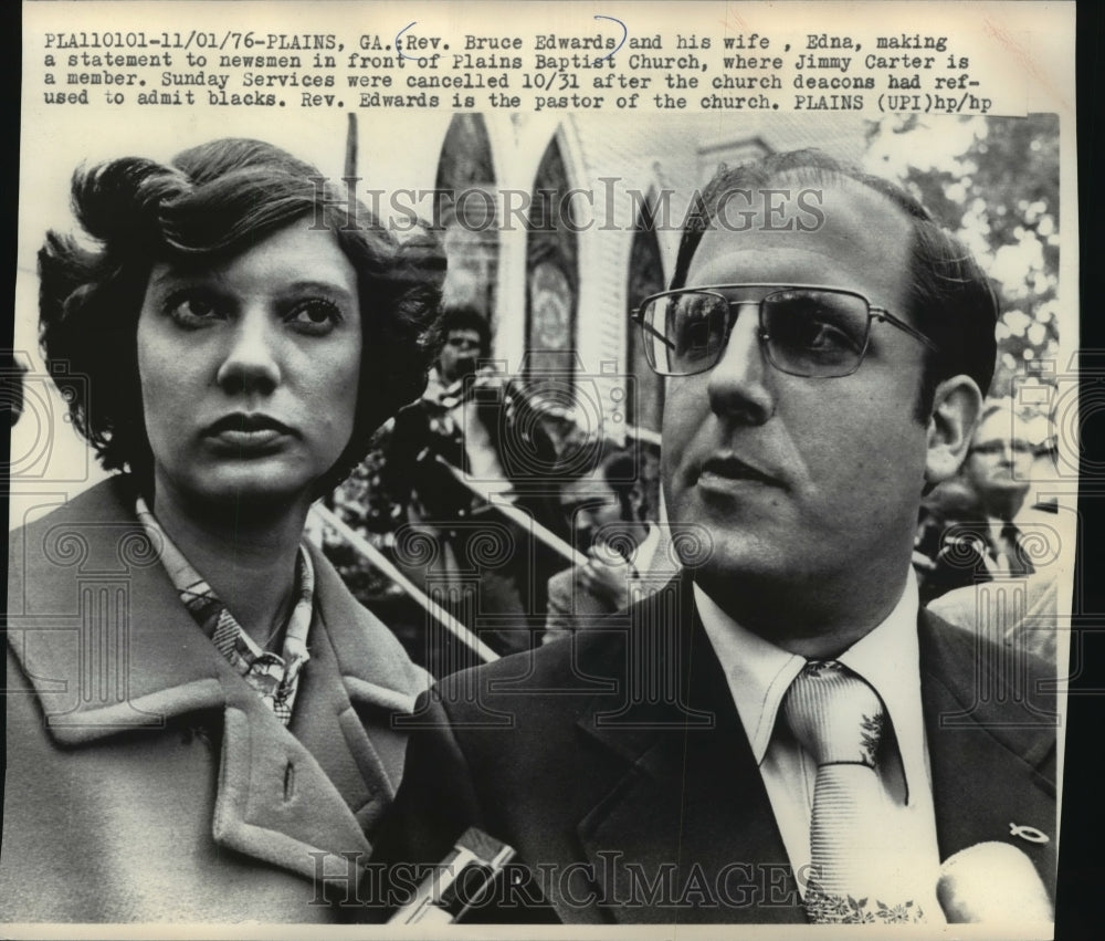 1976 Press Photo Rev. Bruce Edwards and wife with press at Plains Baptist Church