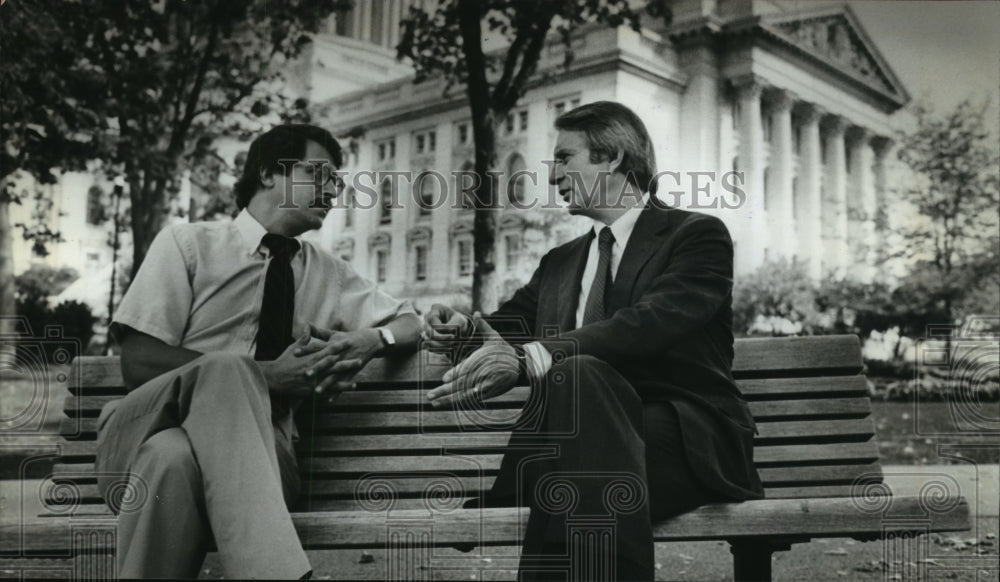 1982 Press Photo Mr Earl takes a moment away from campaign to chat with F.Joseph- Historic Images