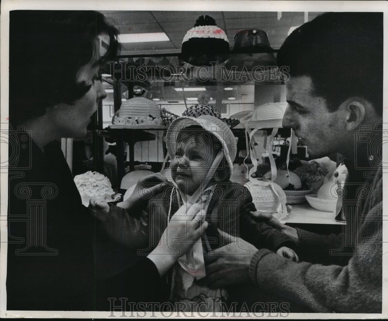 Load image into Gallery viewer, 1966 Press Photo Easter Bonnet on Rose Truchon, age 20 months - mja99167
