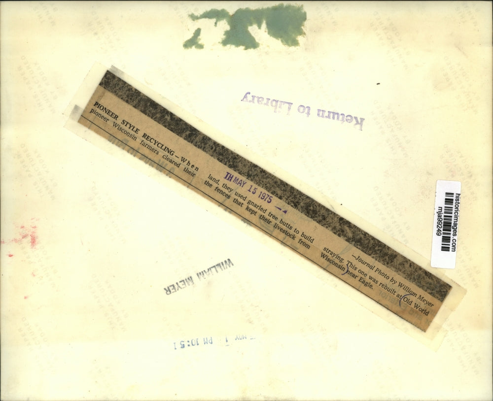 1975 Press Photo Pioneer farmers of Wisconsin reused tree parts to make fence