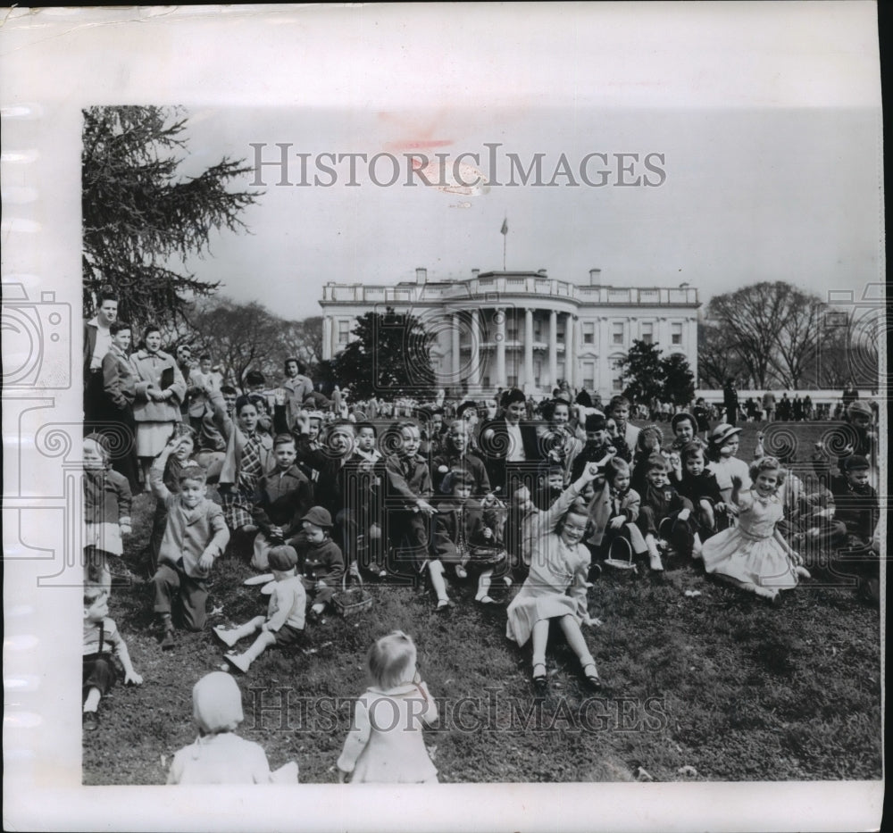 1956 Press Photo Kids Try Egg Throwing on White House Grounds on Easter- Historic Images