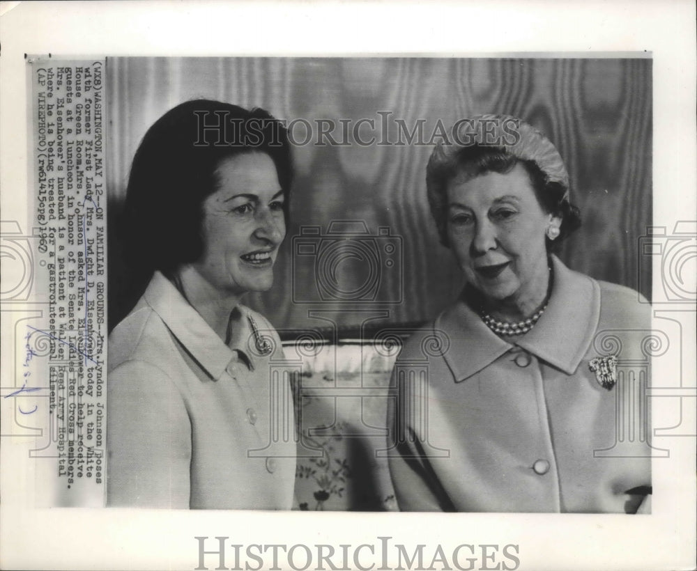 1967 Press Photo Mrs. Lyndon Johnson Poses With Mrs. Dwight Eisenhower- Historic Images