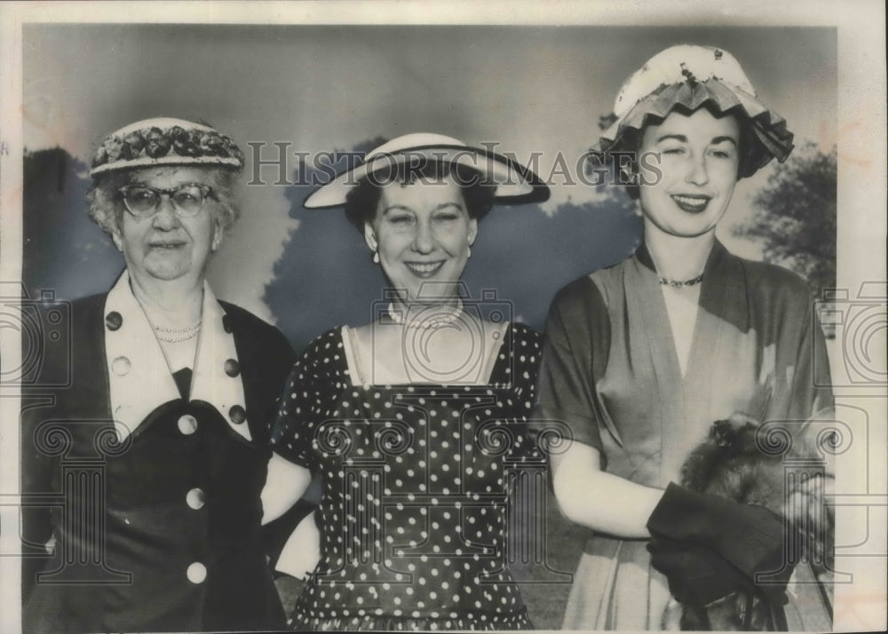 1954 Press Photo Mrs. Eisenhower With Mother &amp; Daughter-In-Law in Easter Bonnets- Historic Images