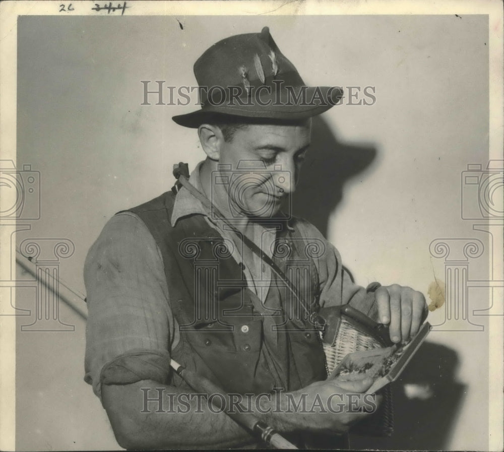 1951 Press Photo Fisherman Mel Ellis- Historic Images