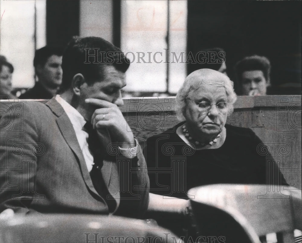 1962 Press Photo Former Milwaukee policeman William Duelge and His Attorney- Historic Images