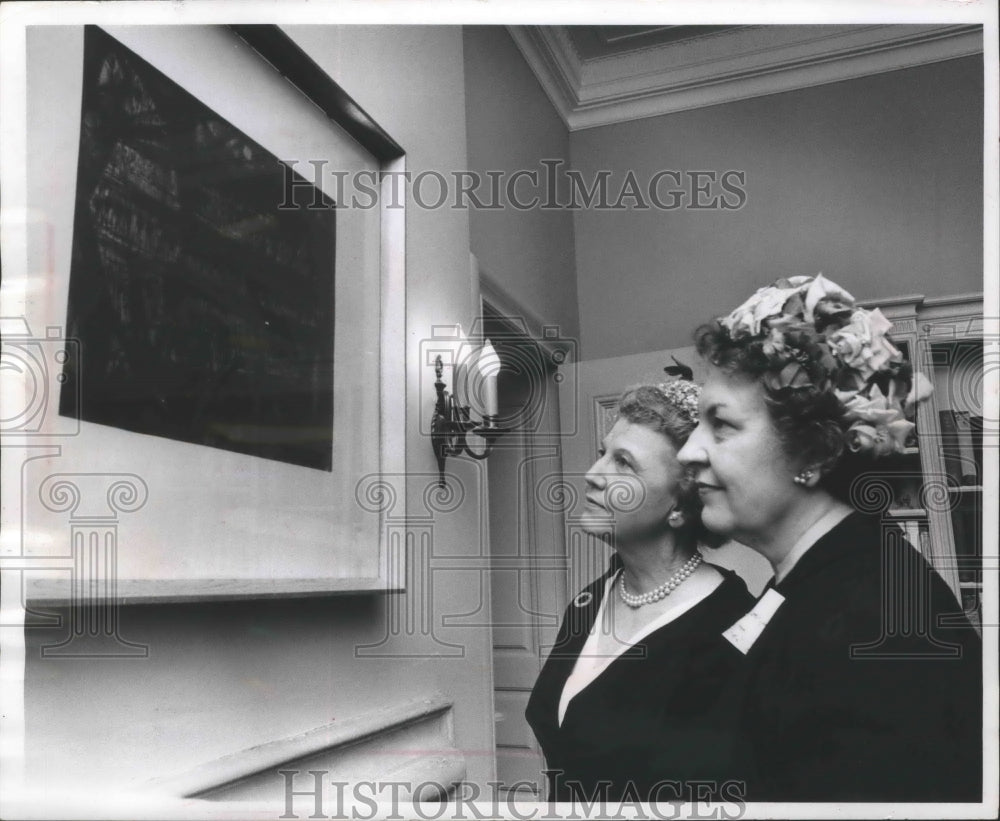 1964 Press Photo A painting by Dean Meeker is admired at the governor&#39;s mansion
