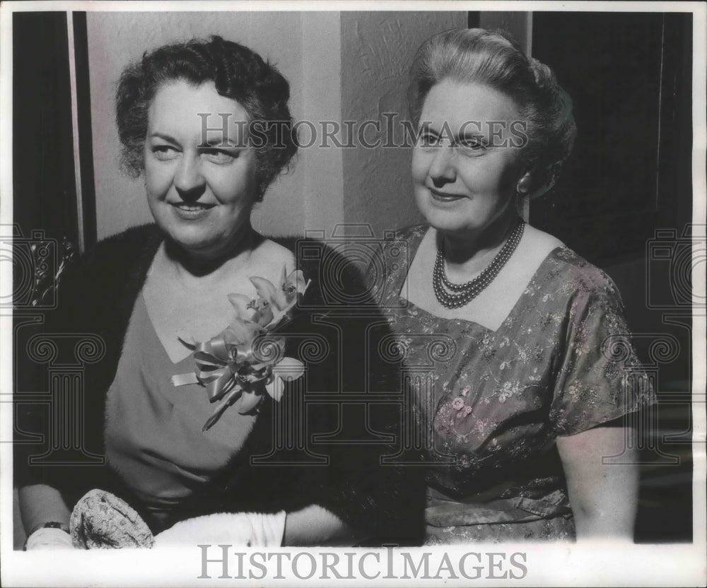 1959 Press Photo Mrs. Conrad Elvehjem alongside Mrs. Rinehard, Wisconsin PEO