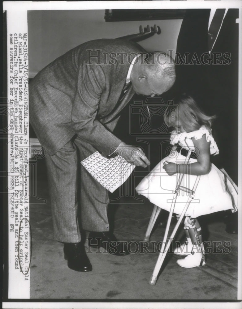 1956 Press Photo President Eisenhower with Easter Seal Child Clara Proudfoot- Historic Images