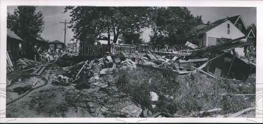 1953 Press Photo Remains of Harold Gale's Wisconsin Home After a Gas Explosion- Historic Images