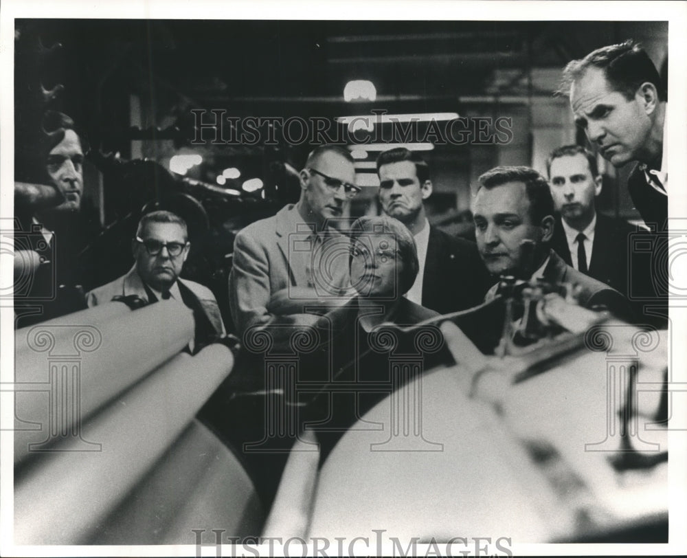 1966 Press Photo Unitholder Council Members On Tour of Printing Facilities- Historic Images