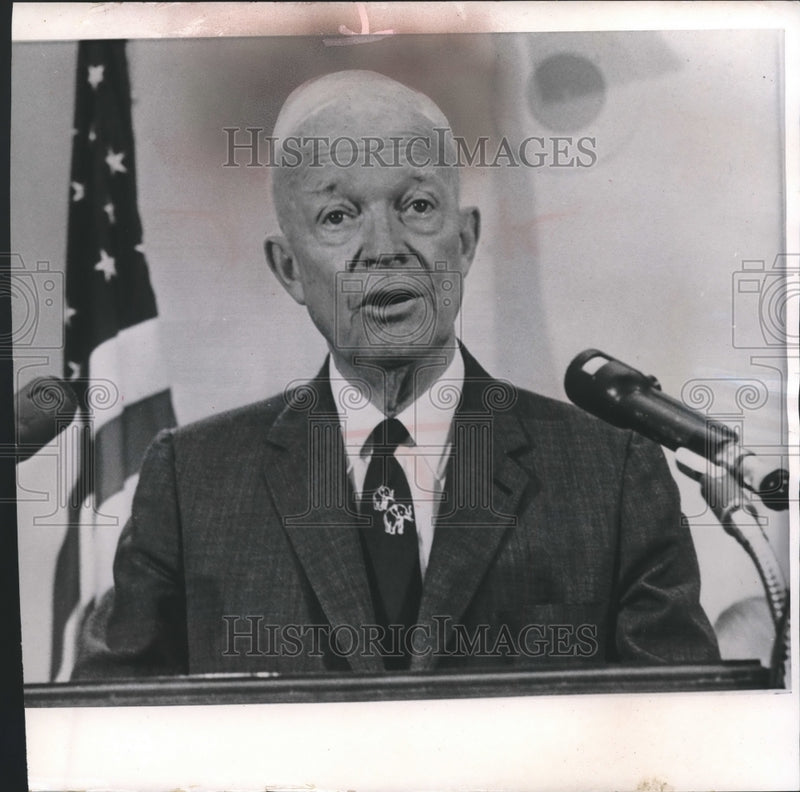 Load image into Gallery viewer, 1955 Press Photo President Eisenhower at his newsconference - mjb00382

