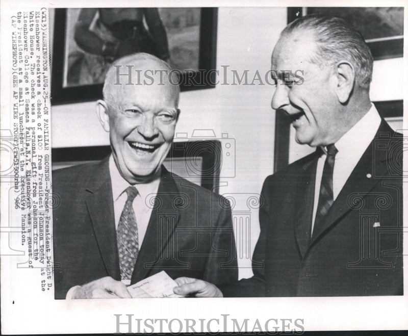 Load image into Gallery viewer, 1966 Press Photo Former President Eisenhower visits the White House - mjb00433
