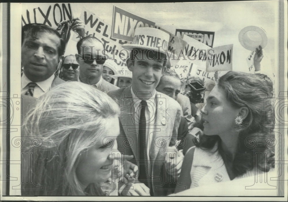 1968 Press Photo David Eisenhower with Fiancee Julie Nixon in Miami Beach- Historic Images