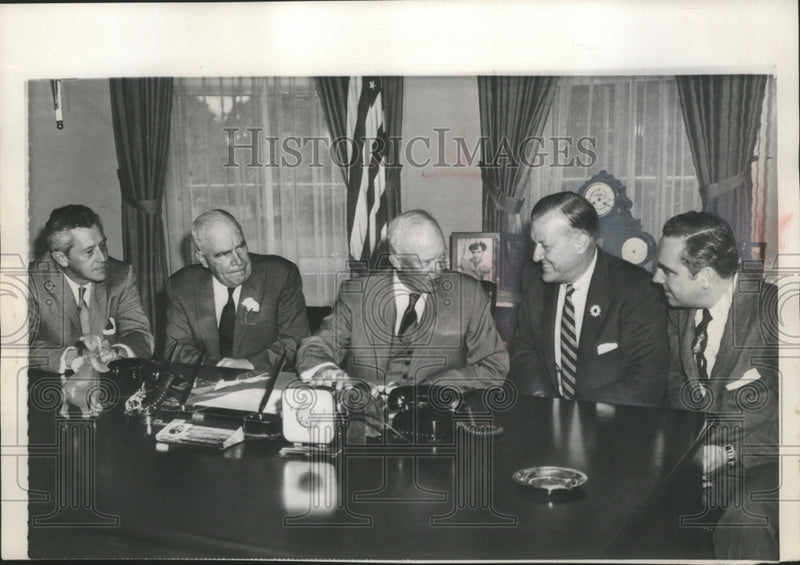 Load image into Gallery viewer, 1957 Press Photo President Eisenhower and Southern Governors at White House
