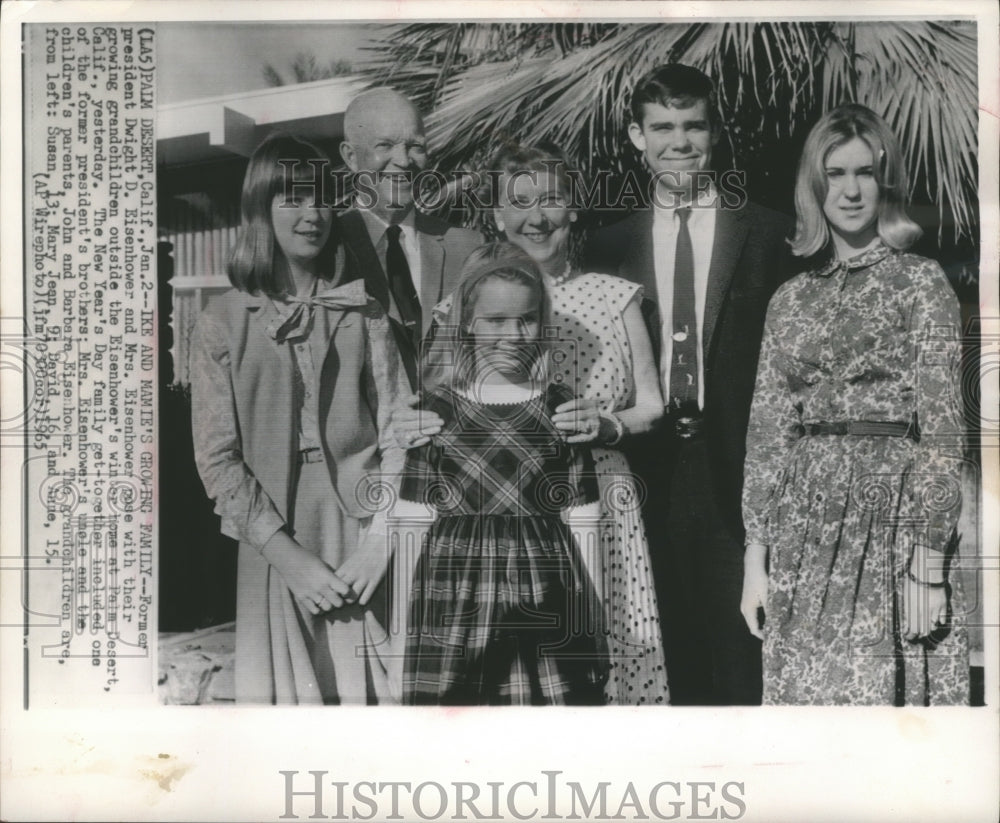 1965 Press Photo President and Mrs. Eisenhower with Grandchildren - mjb00737- Historic Images