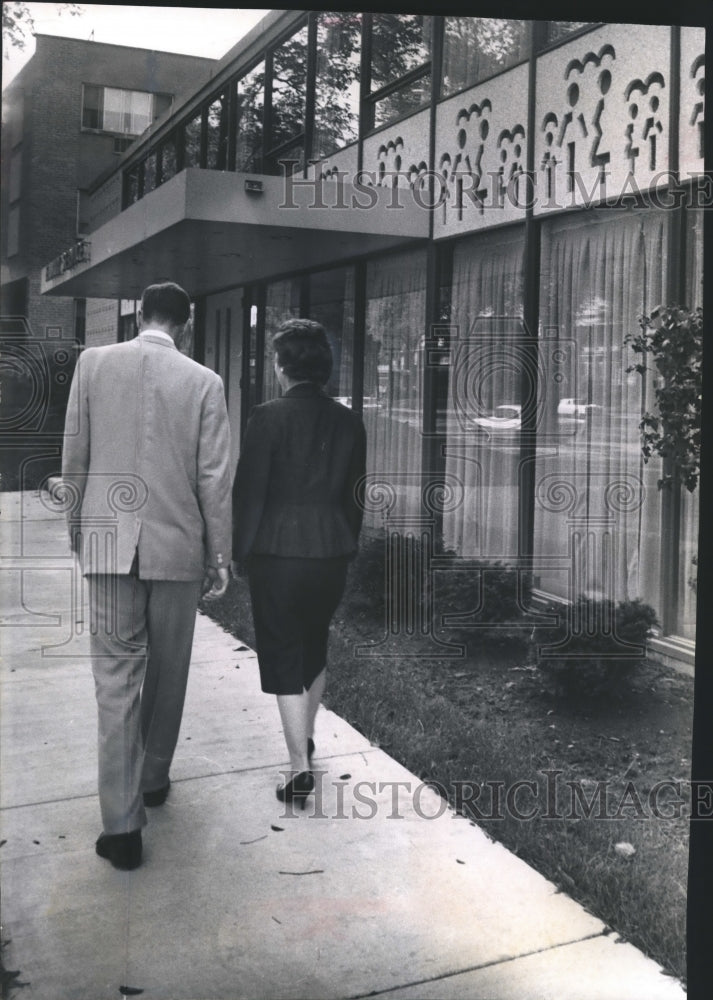 1964 Press Photo Family Service of Milwaukee, a United Fund Agency- Historic Images