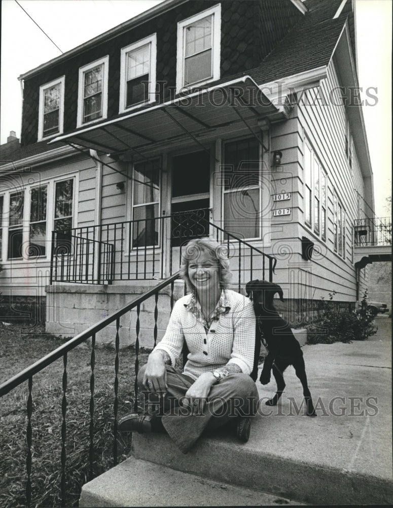 1979 Press Photo Carol Ellenbecker with Dog Outside the Group Home- Historic Images