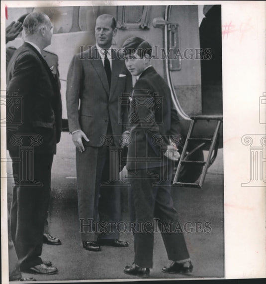 1962 Press Photo England's Prince Charles flying to Scotland to attend school- Historic Images