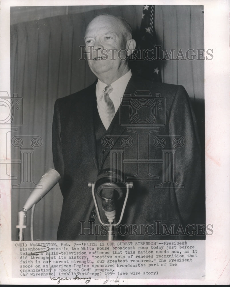 1954 Press Photo Dwight D Eisenhower speaking to the American Legion - mjb01095- Historic Images