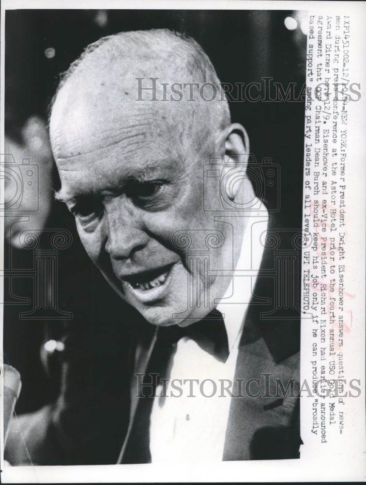 1964 Press Photo Former President Eisenhower answers questions at a banquet- Historic Images