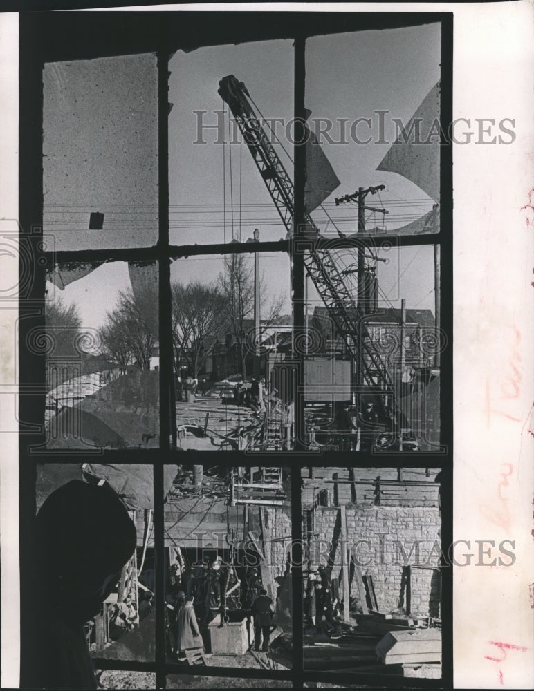 1964 Press Photo Search for Injured Worker After Sewer Explosion in Milwaukee- Historic Images