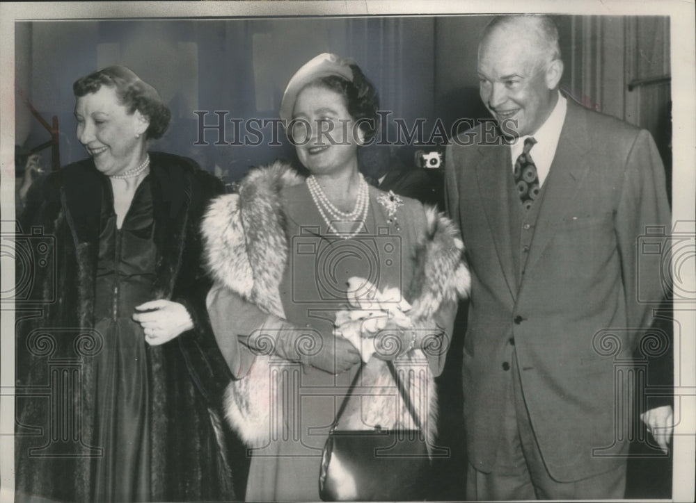 1954 Press Photo Queen Mother Elizabeth greeted by President and Mrs. Eisenhower- Historic Images