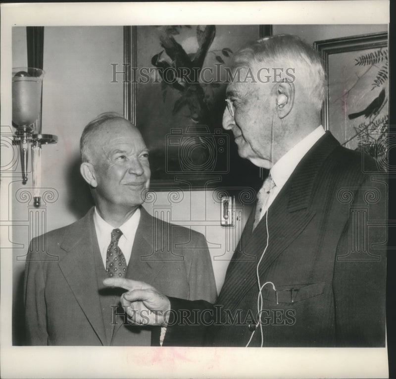 Load image into Gallery viewer, 1953 Press Photo Eisenhower learns Army swiped Navy mascot before football game
