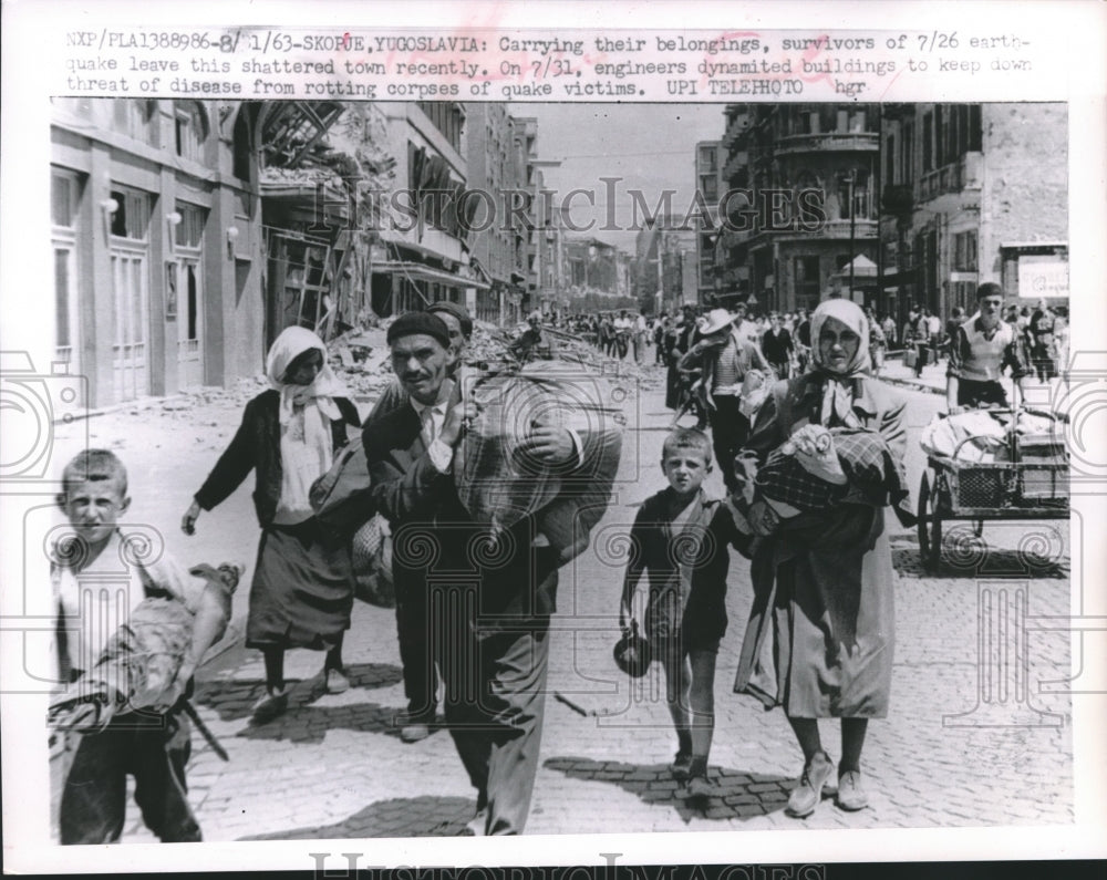 1963 Press Photo Refugees of Earthquake Leave the Ruins of Skopue, Yugoslavia